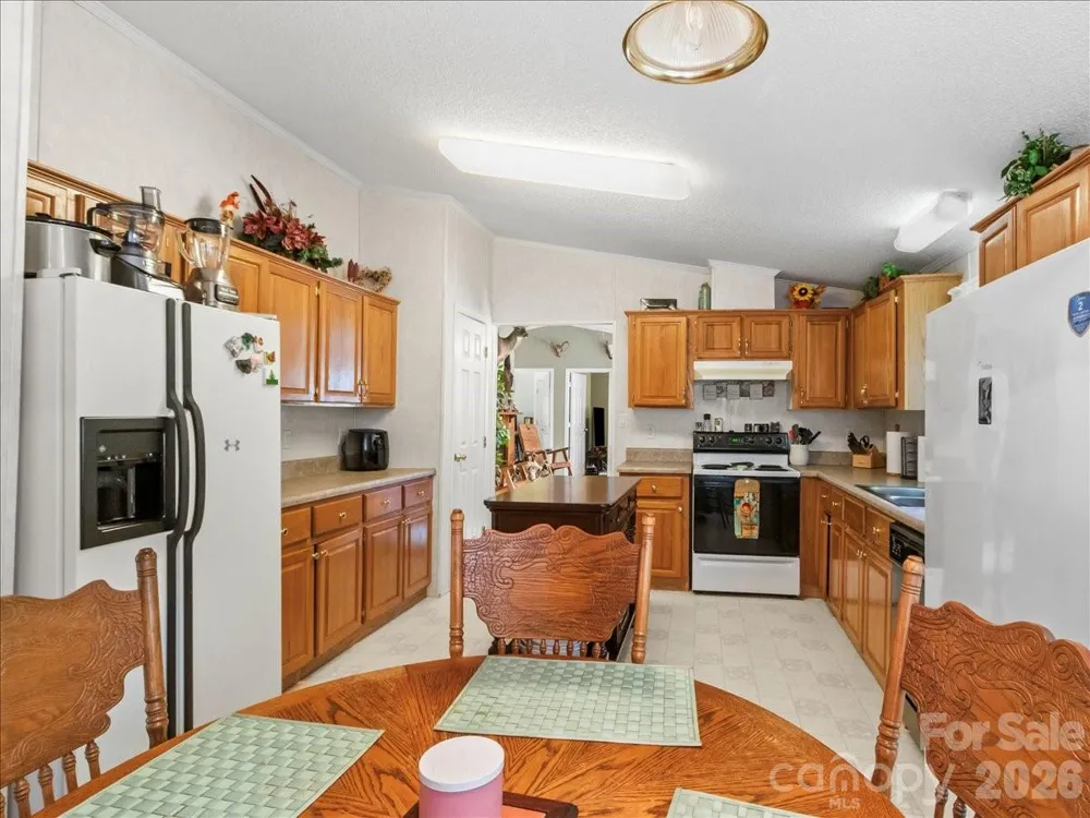 98 Cardinal Lane Burnsville, NC 28714