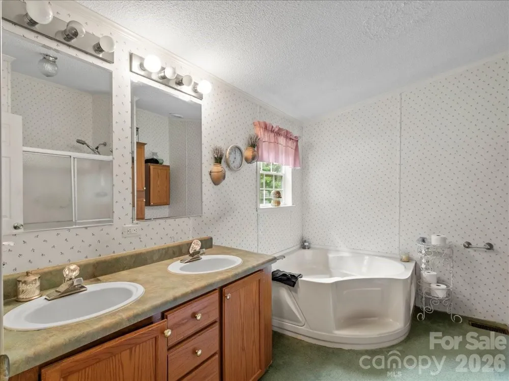 98 Cardinal Lane Burnsville, NC 28714