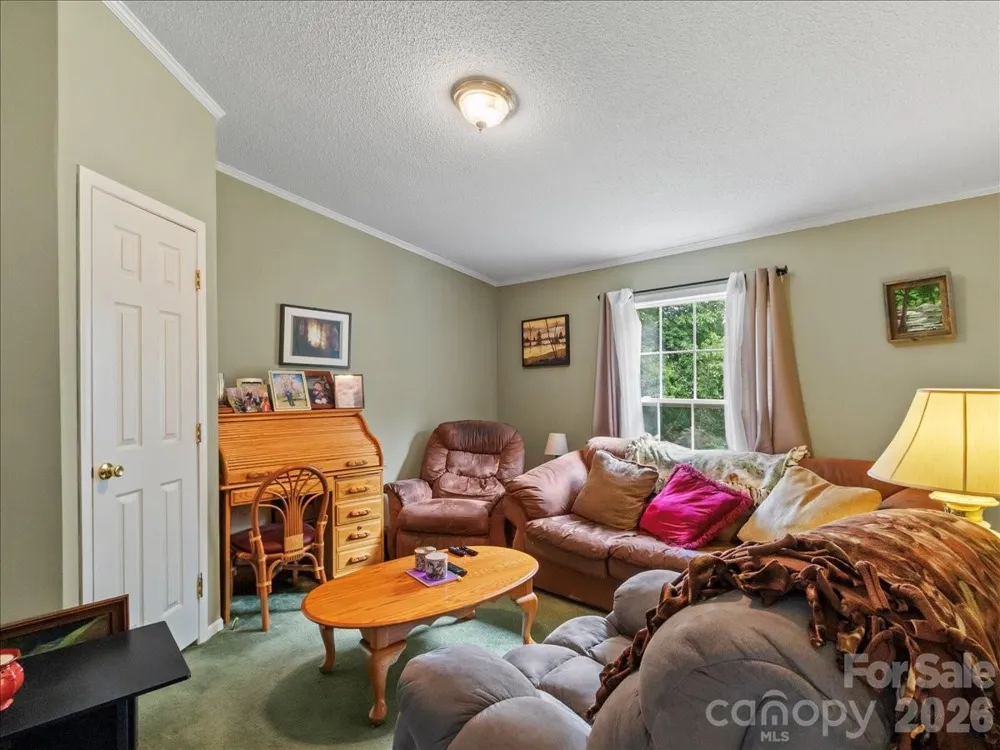 98 Cardinal Lane Burnsville, NC 28714