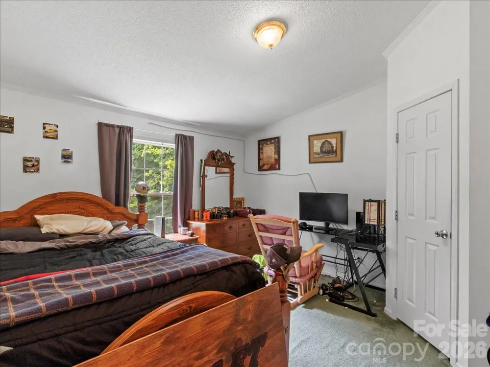98 Cardinal Lane Burnsville, NC 28714