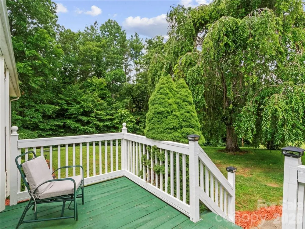98 Cardinal Lane Burnsville, NC 28714