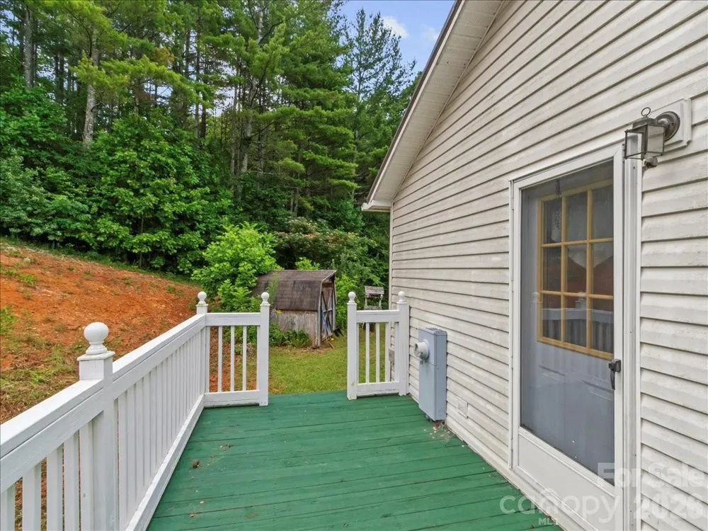 98 Cardinal Lane Burnsville, NC 28714