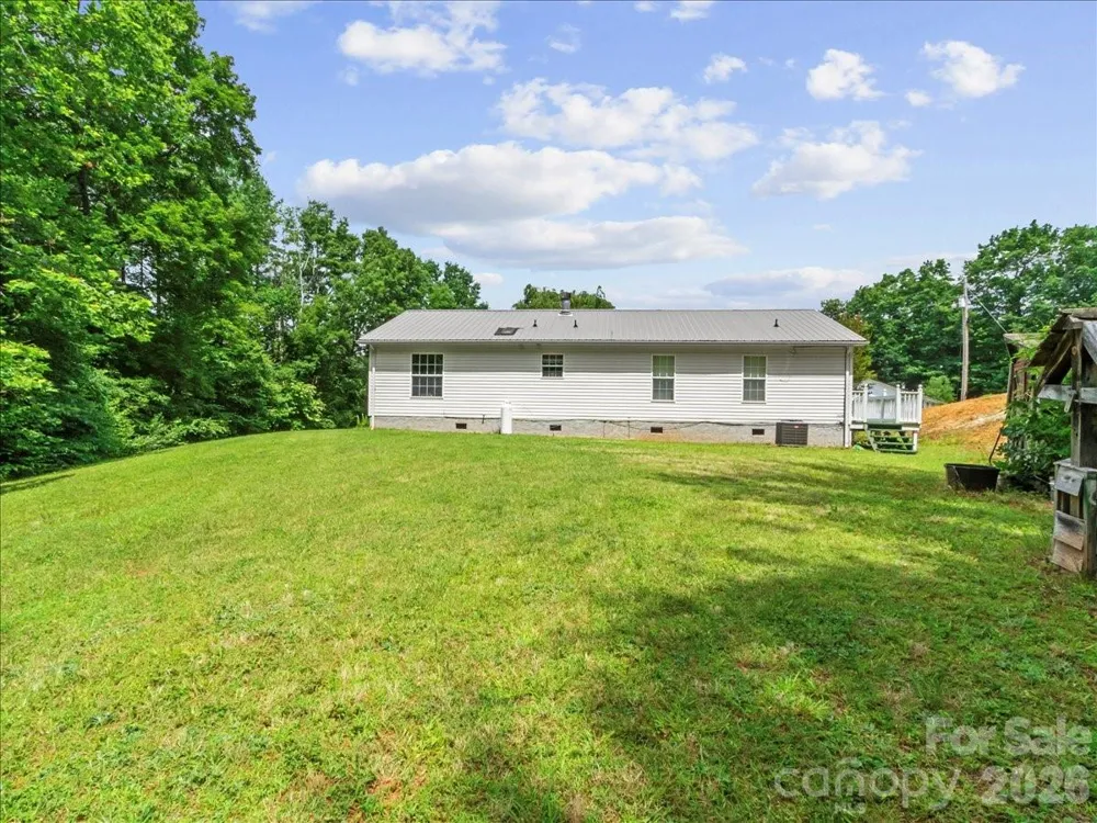 98 Cardinal Lane Burnsville, NC 28714