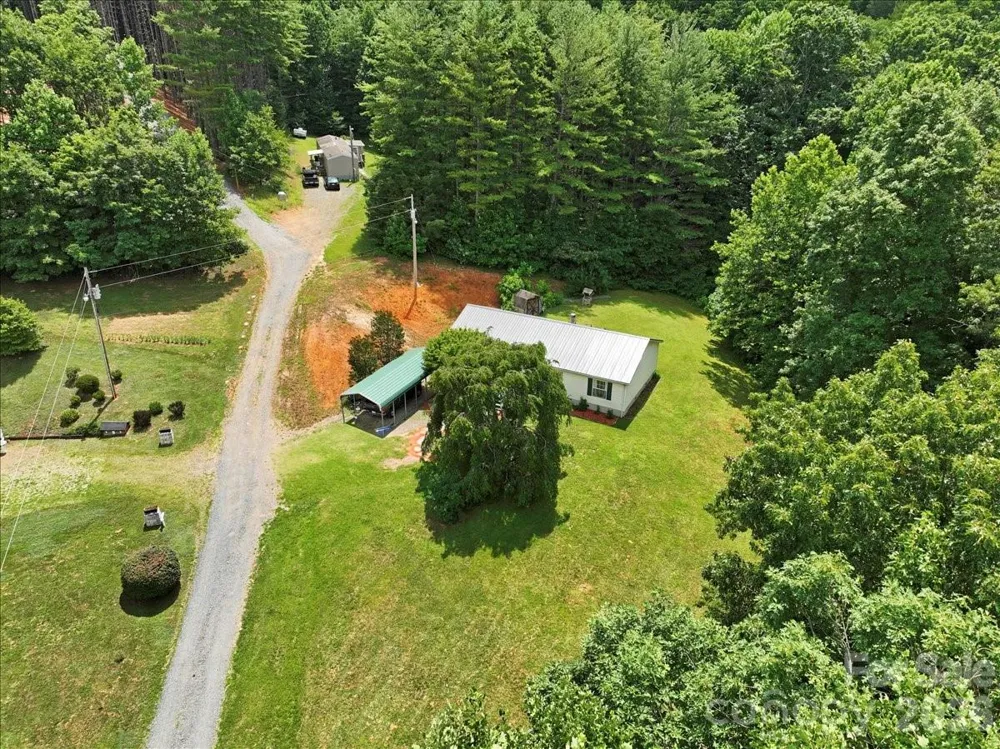 98 Cardinal Lane Burnsville, NC 28714