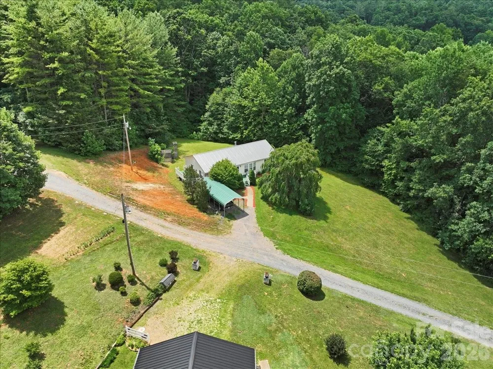 98 Cardinal Lane Burnsville, NC 28714