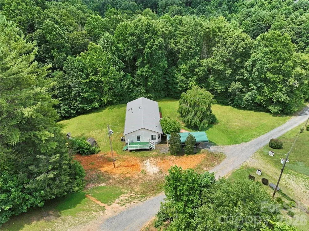 98 Cardinal Lane Burnsville, NC 28714