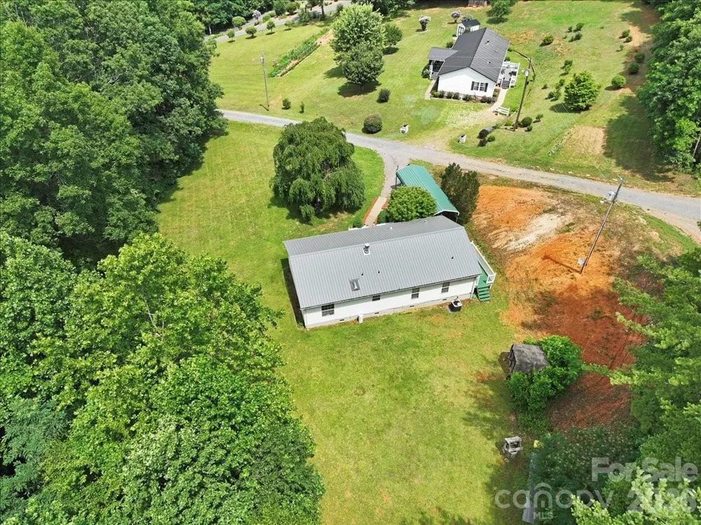 98 Cardinal Lane Burnsville, NC 28714