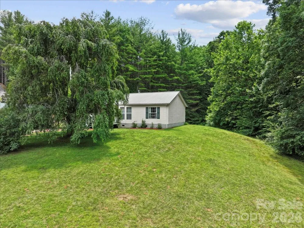 98 Cardinal Lane Burnsville, NC 28714
