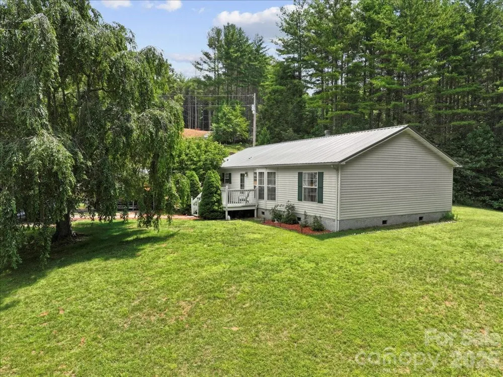 98 Cardinal Lane Burnsville, NC 28714