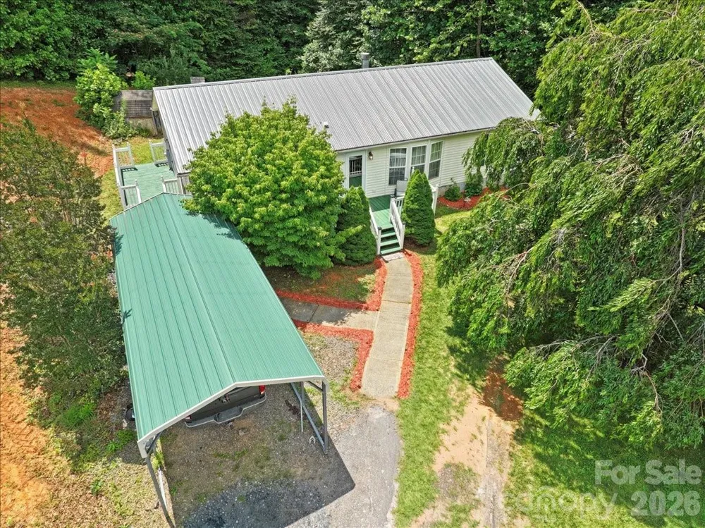 98 Cardinal Lane Burnsville, NC 28714