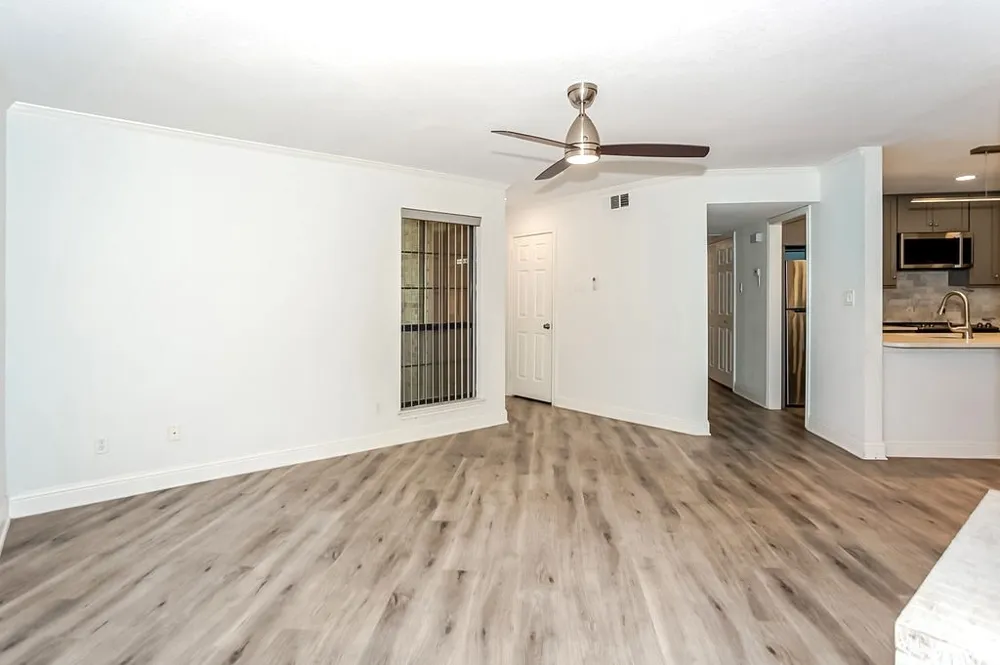 16301 Ledgemont Lane #101 Addison, TX 75001