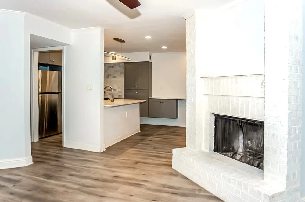 16301 Ledgemont Lane #101 Addison, TX 75001