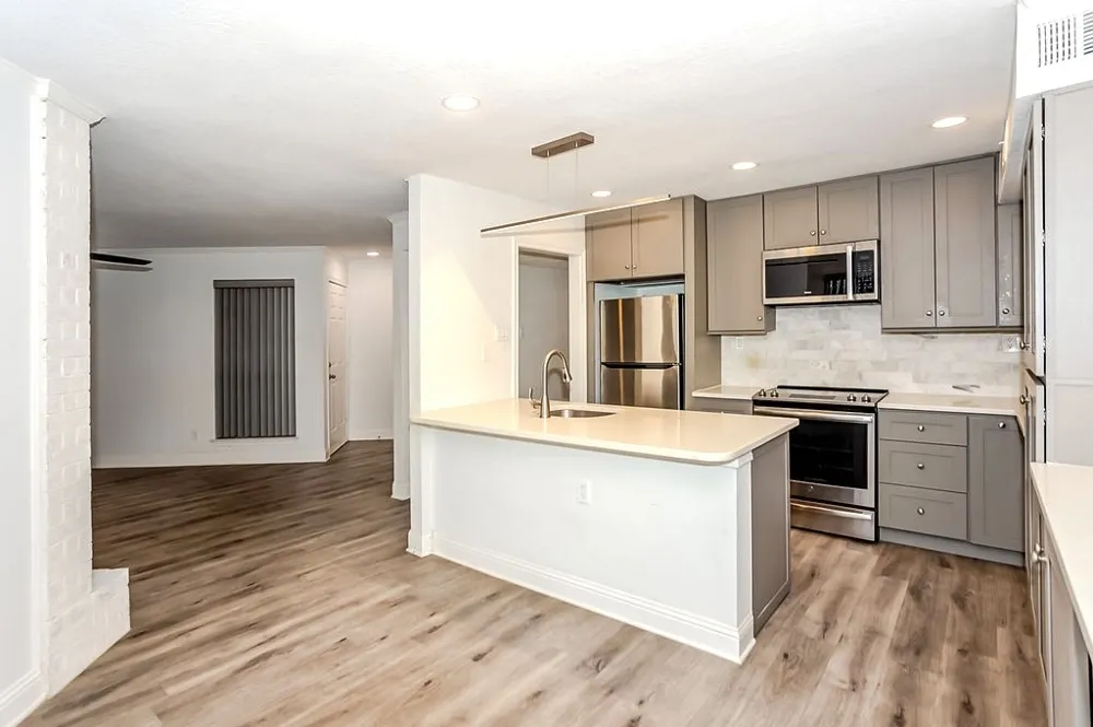 16301 Ledgemont Lane #101 Addison, TX 75001