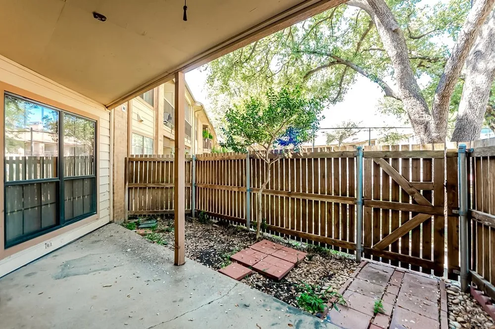 16301 Ledgemont Lane #101 Addison, TX 75001