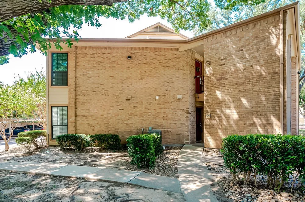 16301 Ledgemont Lane #101 Addison, TX 75001