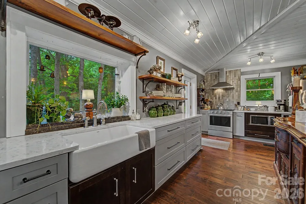 75 Mountain View Road Sylva, NC 28779