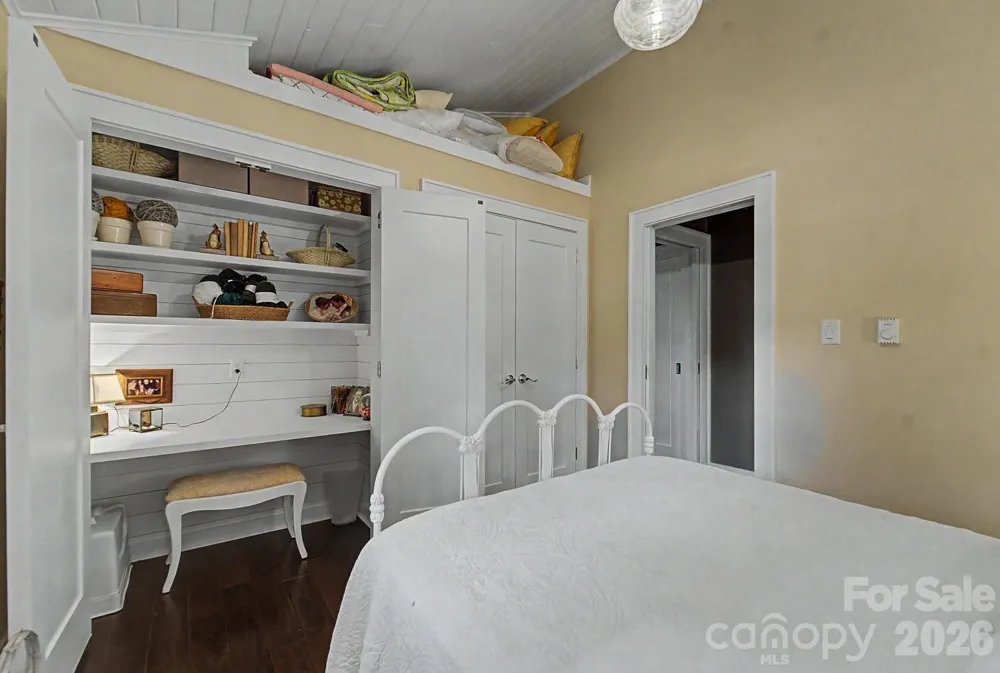 75 Mountain View Road Sylva, NC 28779