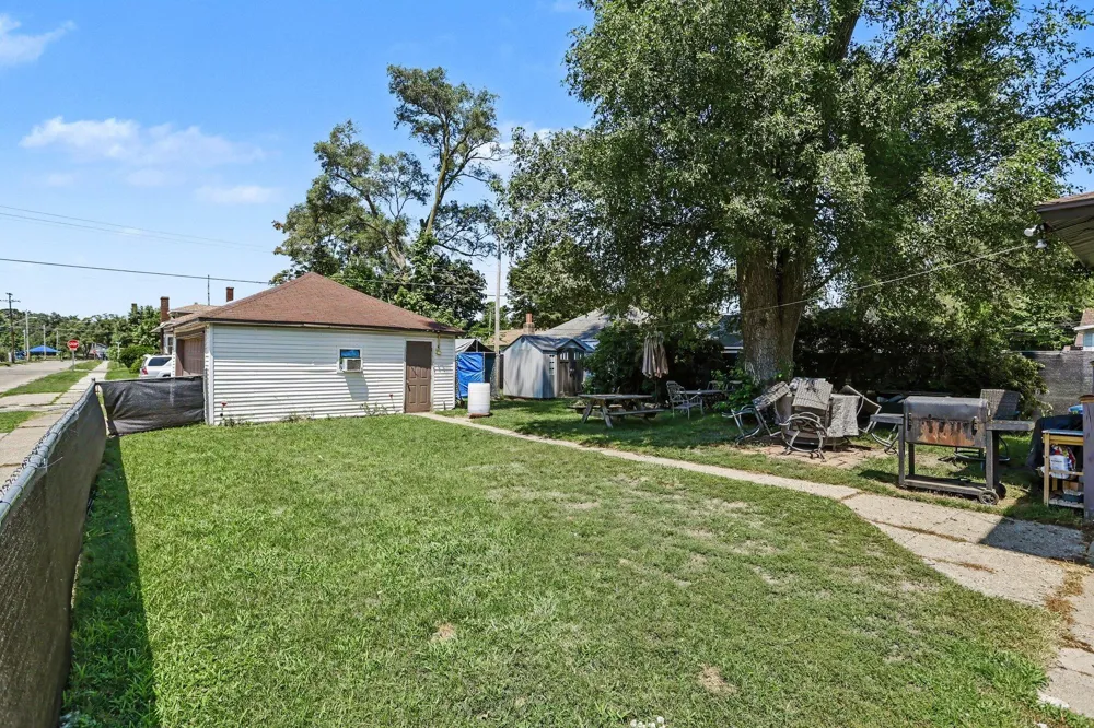 994 Columbus Avenue Benton Harbor City, MI 49022