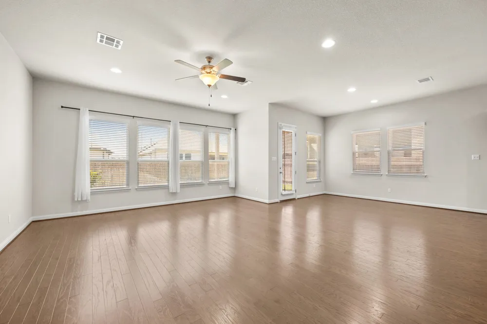 3821 Raven Caw Pass Pflugerville, TX 78660