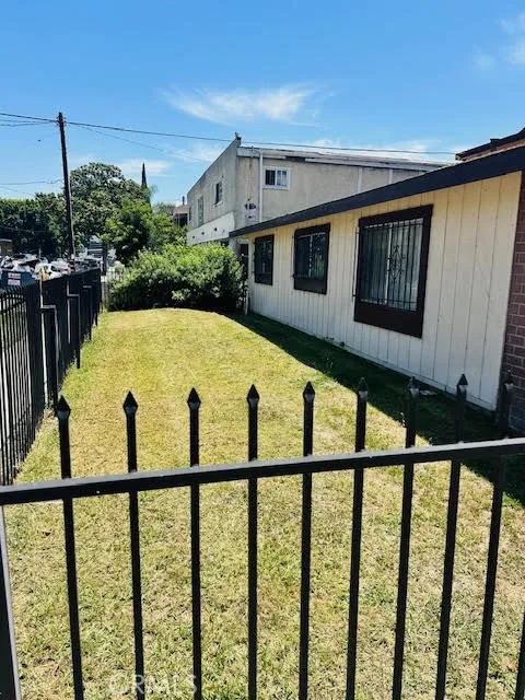 7304 Exeter Street #E Paramount, CA 90723