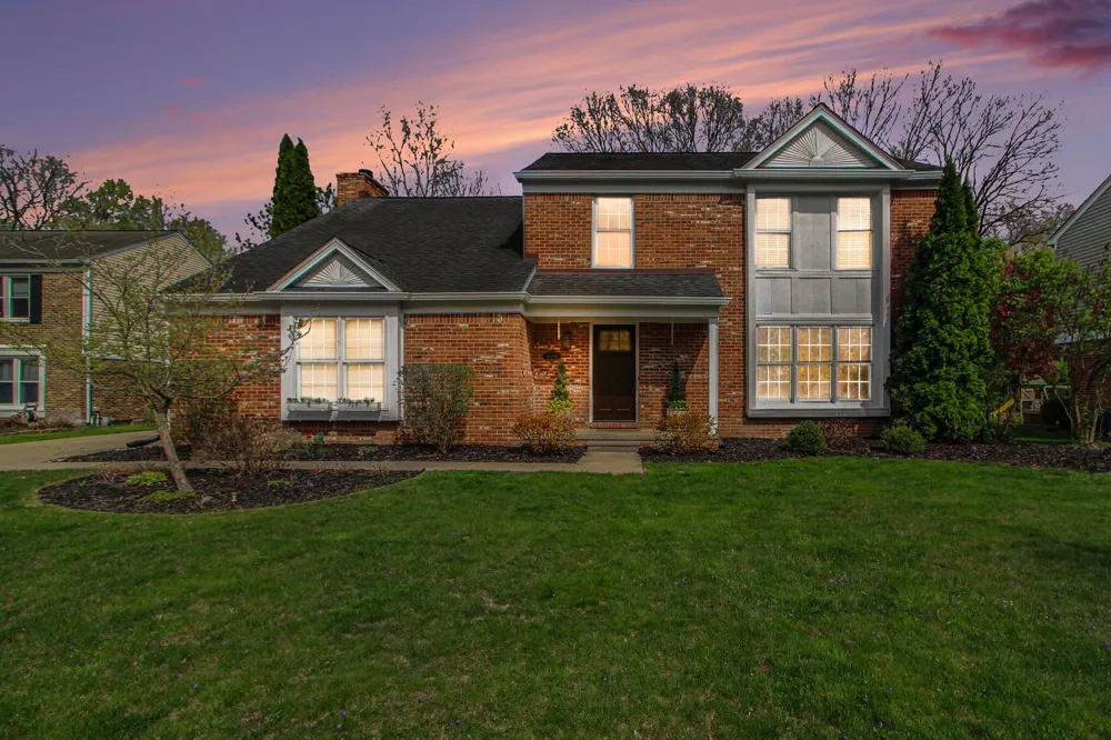 15698 Oakhill Court Livonia, MI 48154