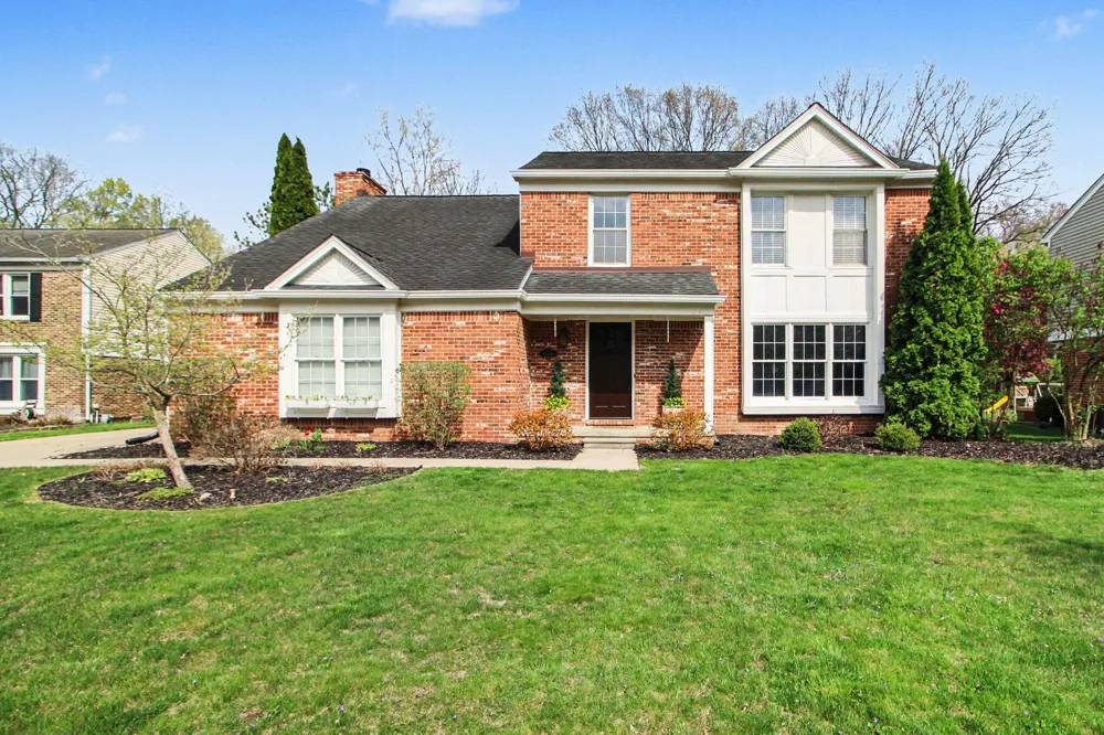 15698 Oakhill Court Livonia, MI 48154