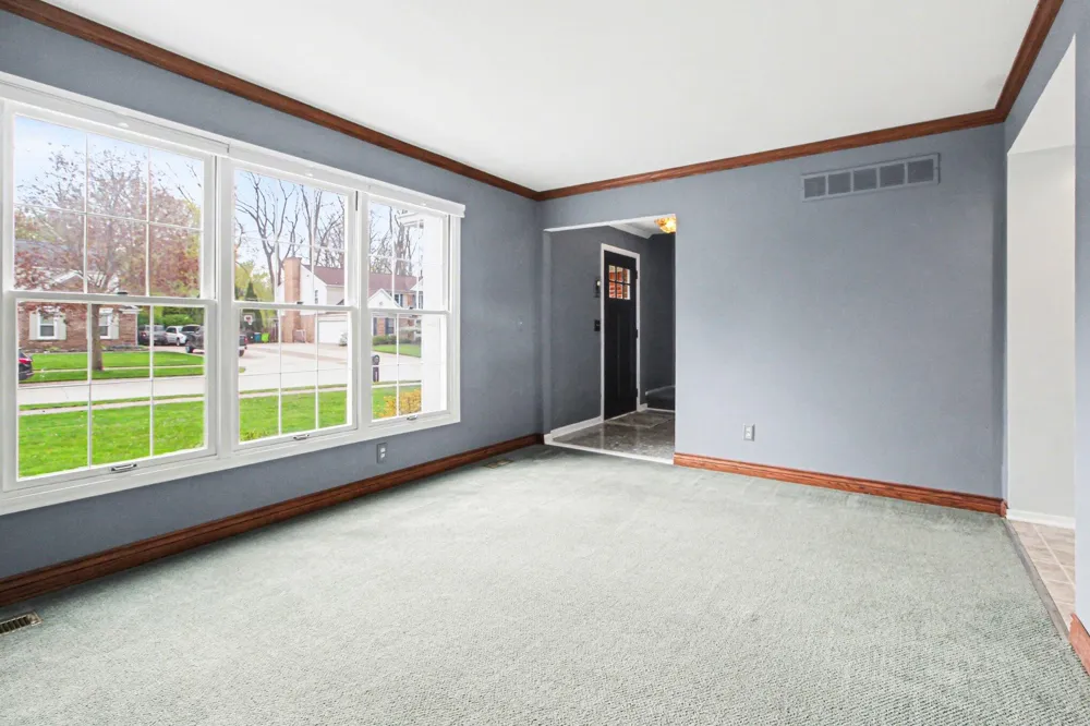 15698 Oakhill Court Livonia, MI 48154