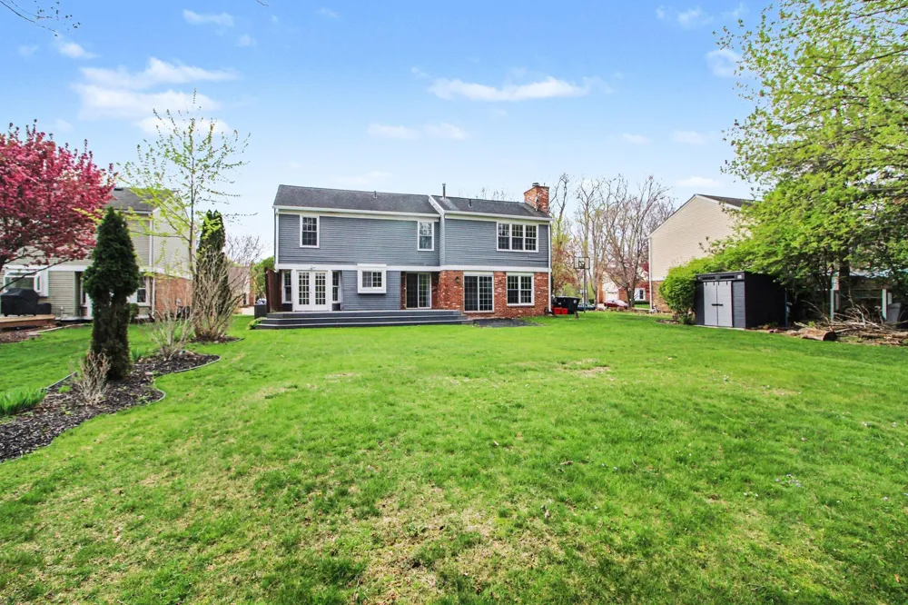 15698 Oakhill Court Livonia, MI 48154