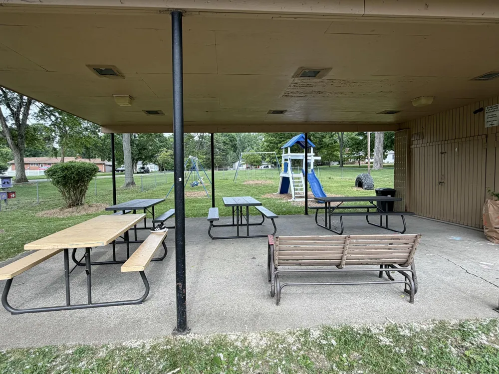 15698 Oakhill Court Livonia, MI 48154