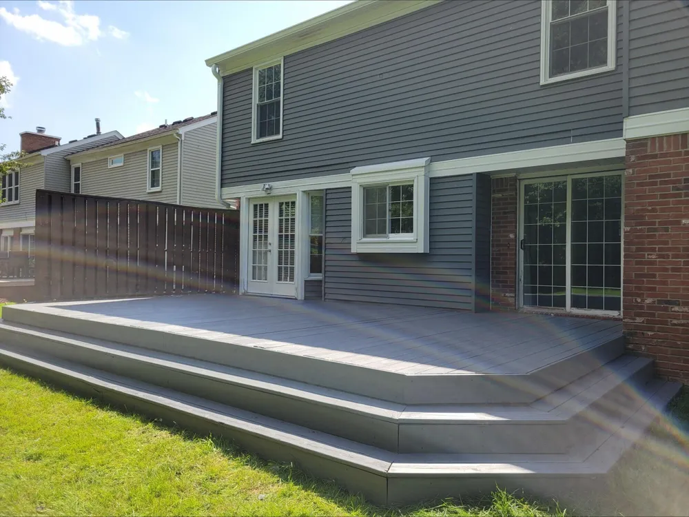 15698 Oakhill Court Livonia, MI 48154