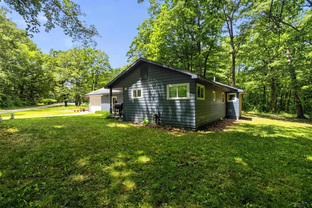 4350 E Arnold Lake Road Frost Township, MI 48625