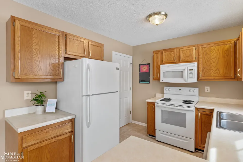 1452 Whispering Woods Avenue Marysville City, MI 48040