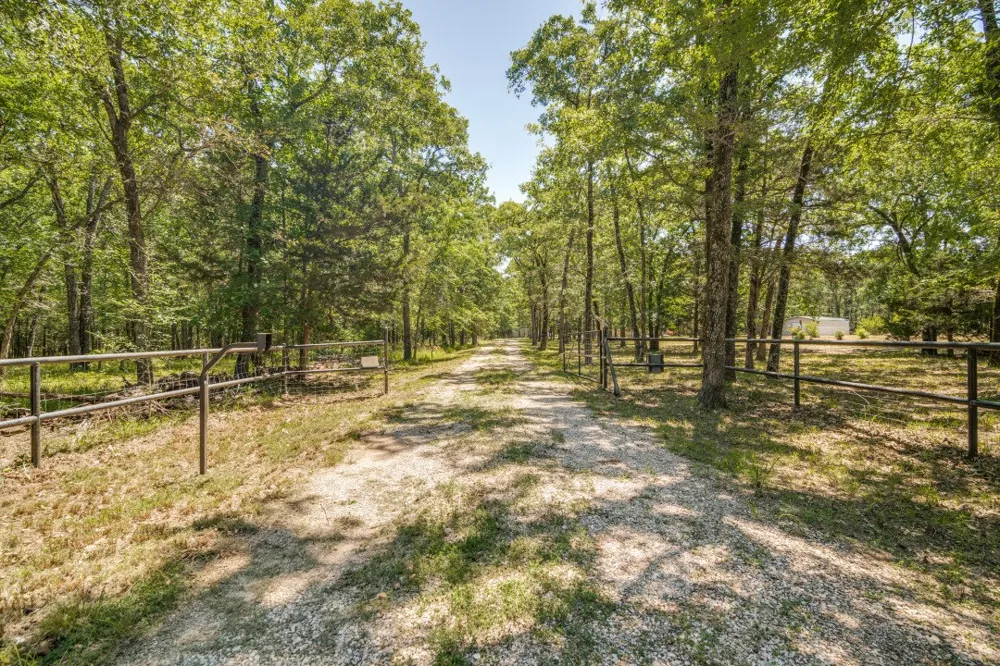 1525 Rs County Road 1490 Point, TX 75472