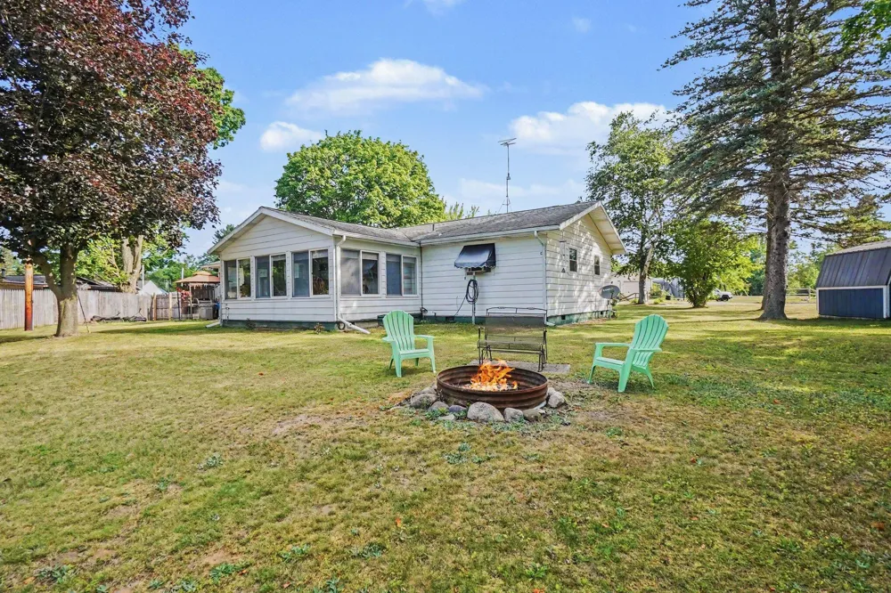 169 Park Place Barryton, MI 49305