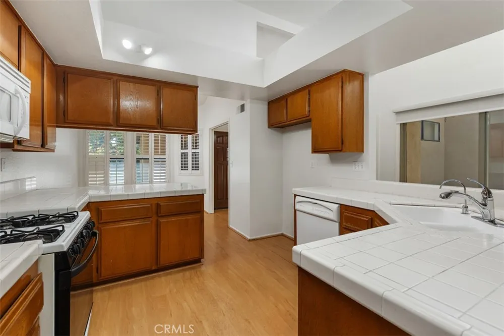 1760 Del Prado Pomona, CA 91768