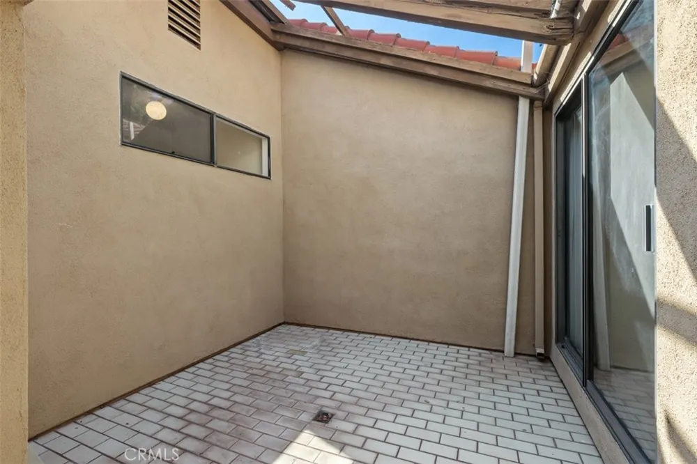 1760 Del Prado Pomona, CA 91768