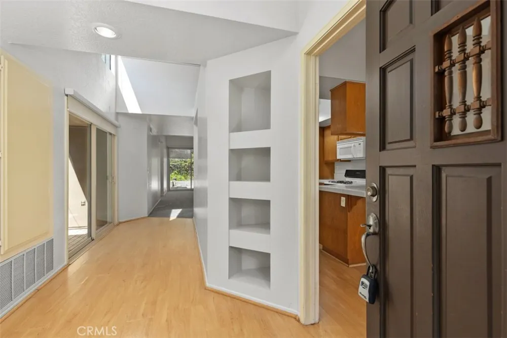 1760 Del Prado Pomona, CA 91768