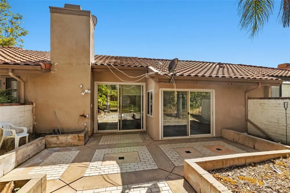 1760 Del Prado Pomona, CA 91768