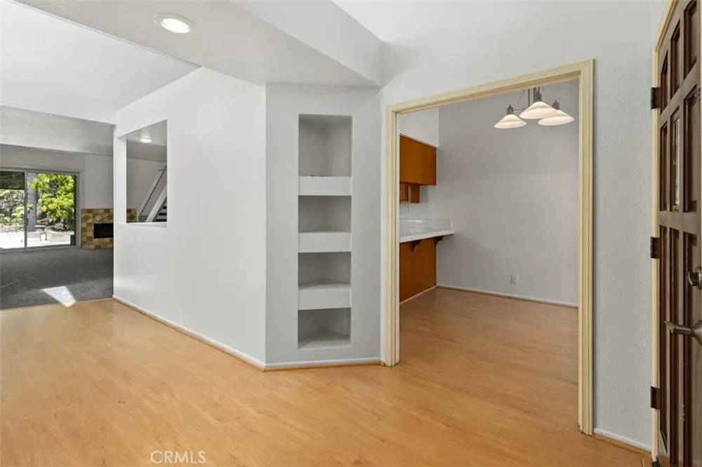 1760 Del Prado Pomona, CA 91768