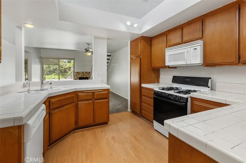 1760 Del Prado Pomona, CA 91768