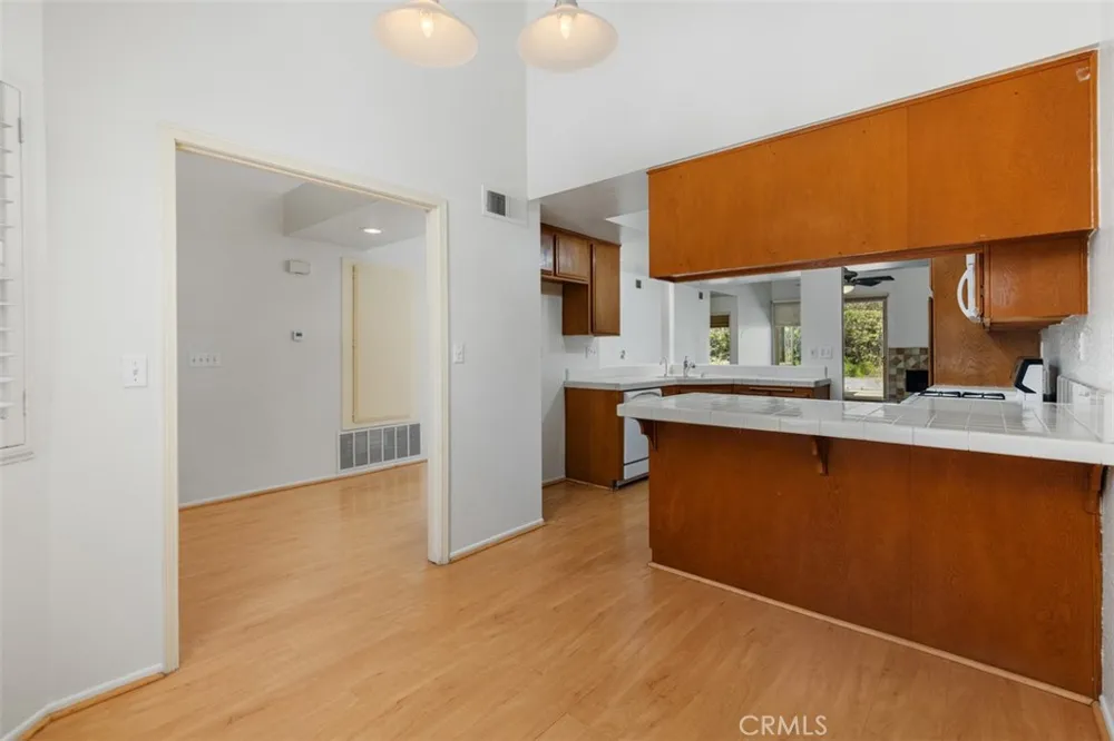 1760 Del Prado Pomona, CA 91768