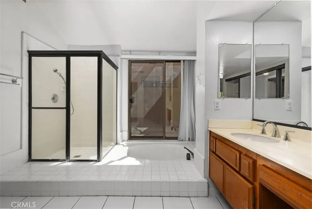 1760 Del Prado Pomona, CA 91768