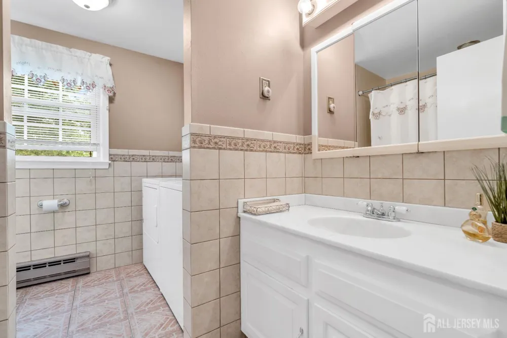 194 Madison Lane Monroe, NJ 08831