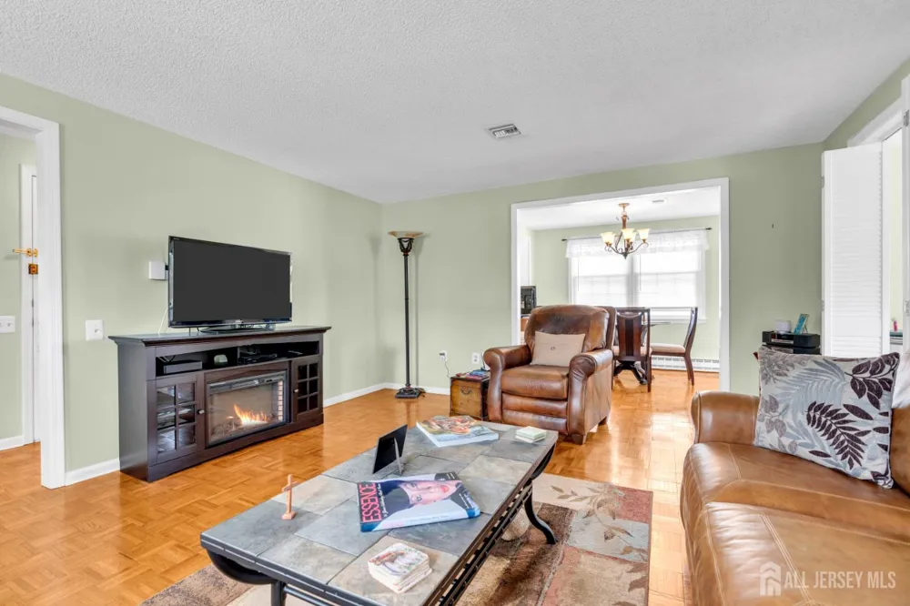 194 Madison Lane Monroe, NJ 08831
