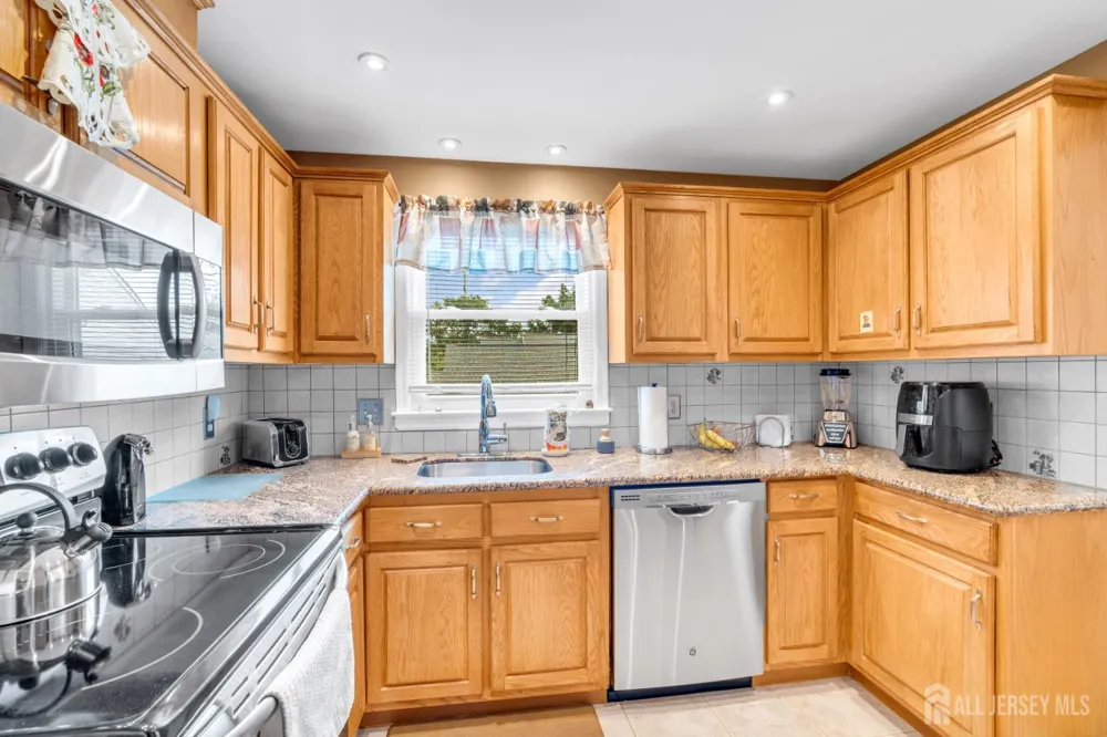 194 Madison Lane Monroe, NJ 08831
