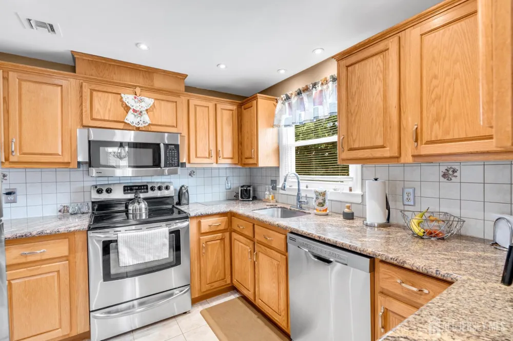194 Madison Lane Monroe, NJ 08831