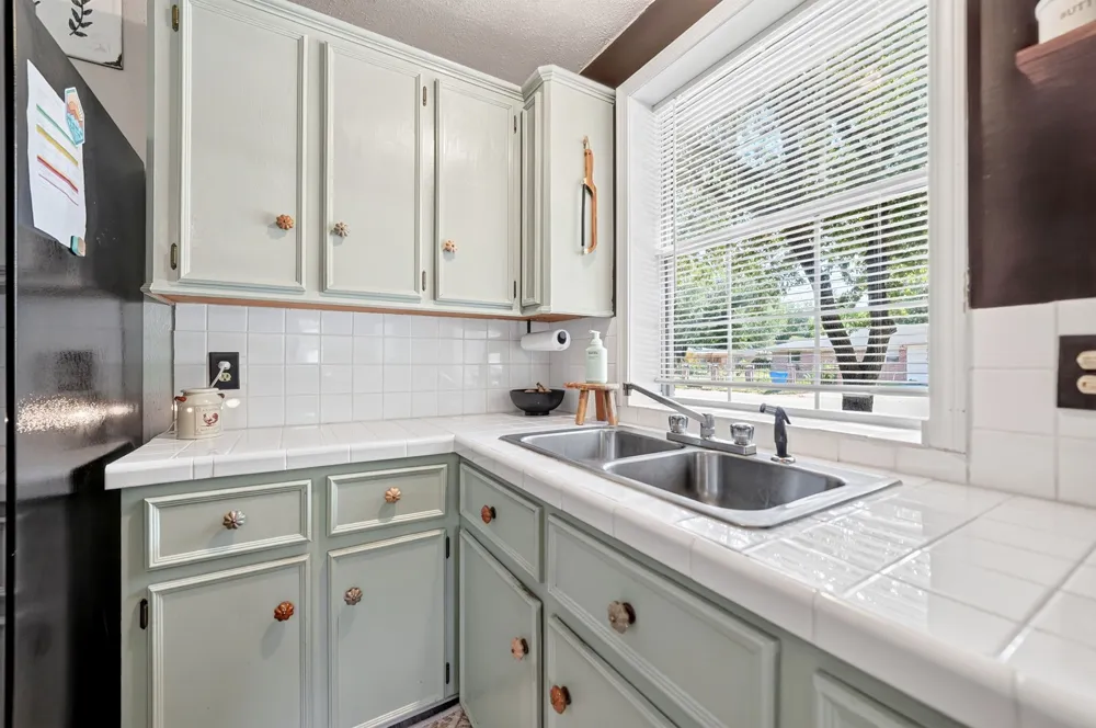 810 Edna Street Athens, TX 75751