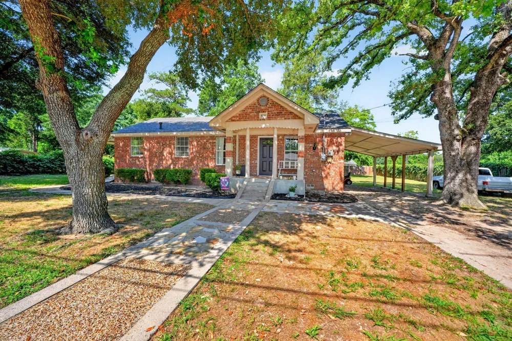 810 Edna Street Athens, TX 75751