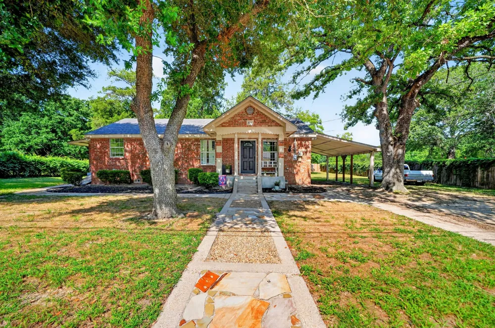 810 Edna Street Athens, TX 75751