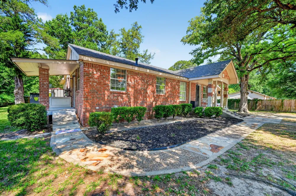 810 Edna Street Athens, TX 75751